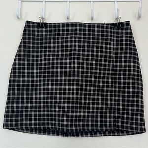 Lefties • Mini Plaid Skirt Size Medium with Small Side Slit